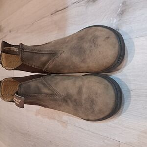 Blundstone Brown Ankle Boots with Distressed Suede